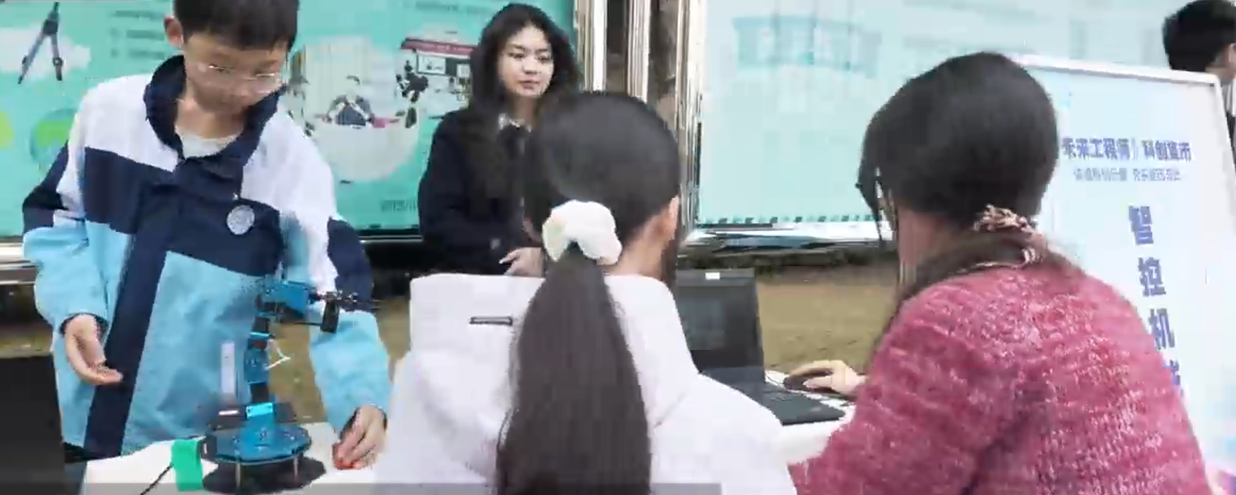 重庆市潼南巴川中学：重走长征路 点燃科技